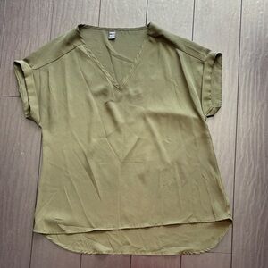 SHEIN Olive Green V-Neck Short Sleeve Top